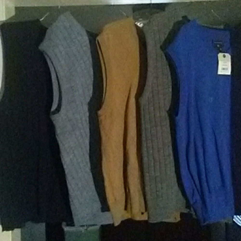 Sweater vest - Picture 3 of 3